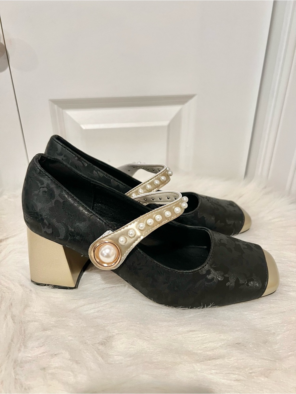 Elegant Black Textured Pumps with Pearl-Embellished Ivory Strap